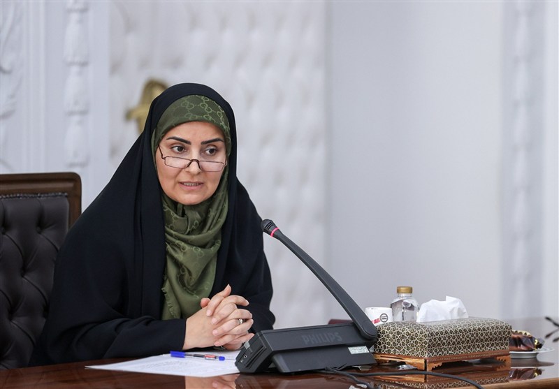 فرزانه صادق: آثار جنگ را از چهره شهر‌ها پاک می‌کنیم