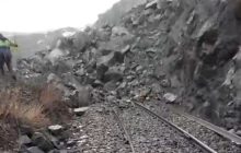 بازدید صادق از بازسازی محل تعرض دشمن به تاسیسات ریلی