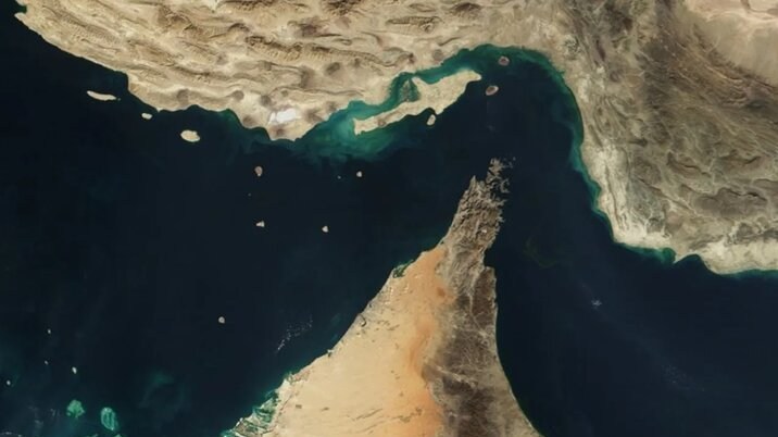 تنگه هرمز همچنان بسته است