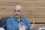 مومنی: جهش نرخ ارز نباید بهانه افزایش قیمت کالاهای موجود شود